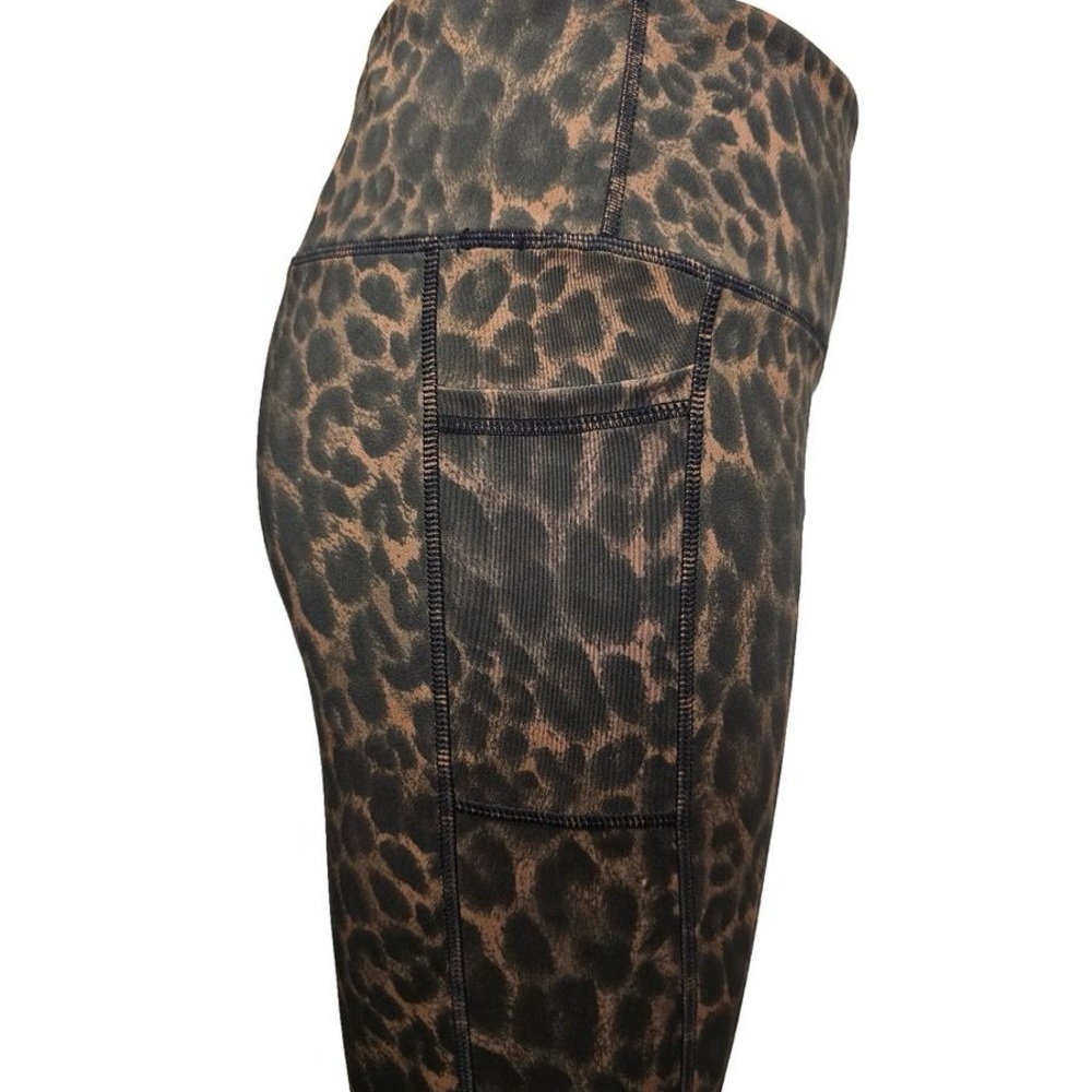 NWT Small LegEnd Leopard Printed 7/8 Legging with Pocket - Picture 3 of 4